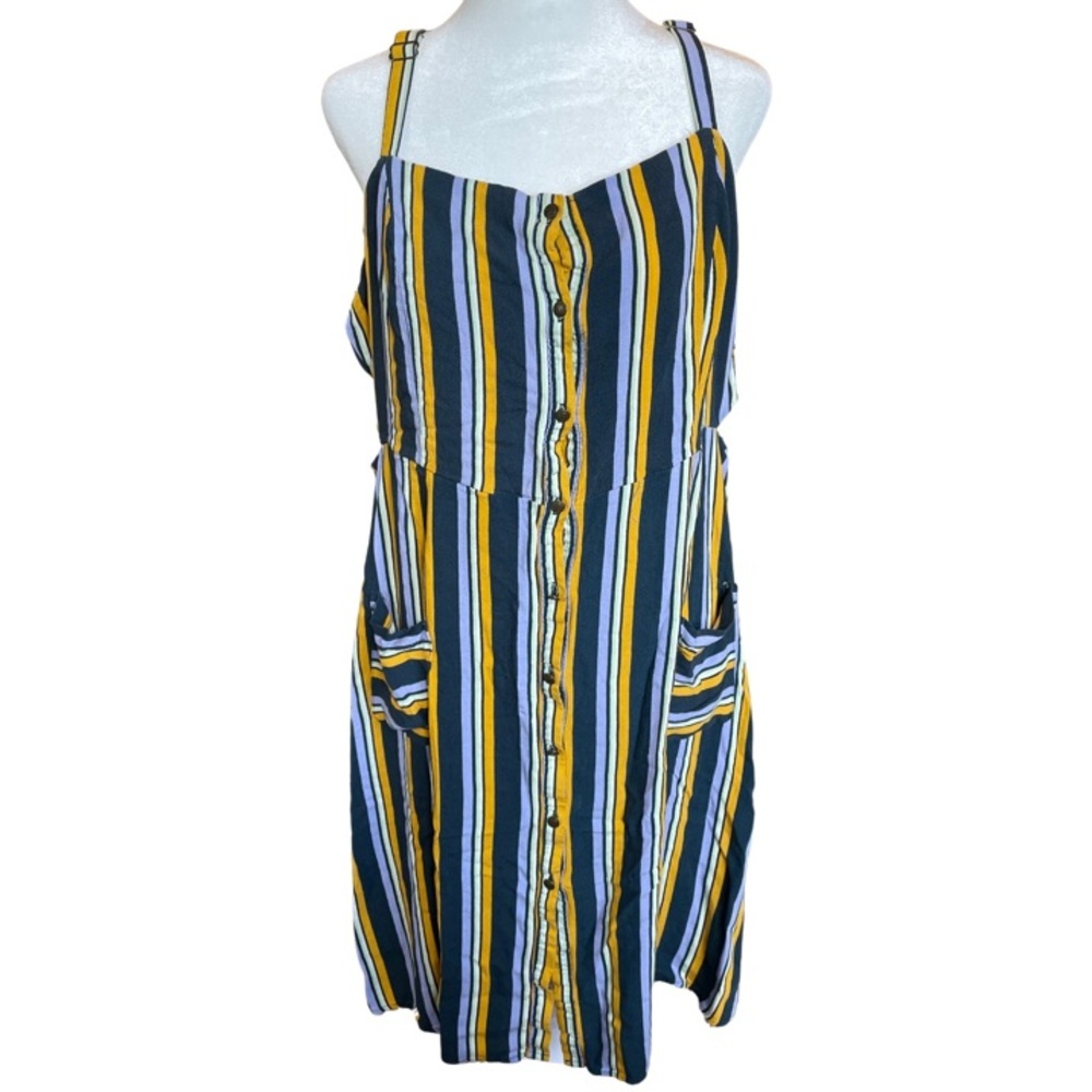 Xhilaration tunic dress with keyhole cut outs on the side waist w/ front pockets